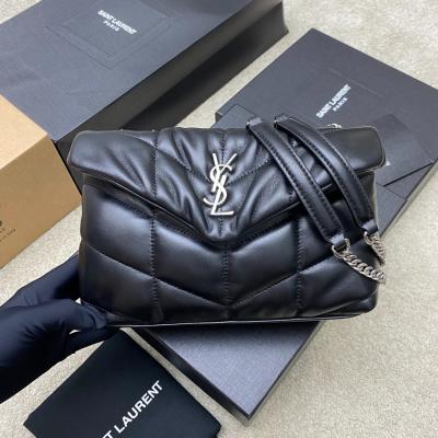 Loulou Puffer 迷你鏈條包羊皮 黑銀