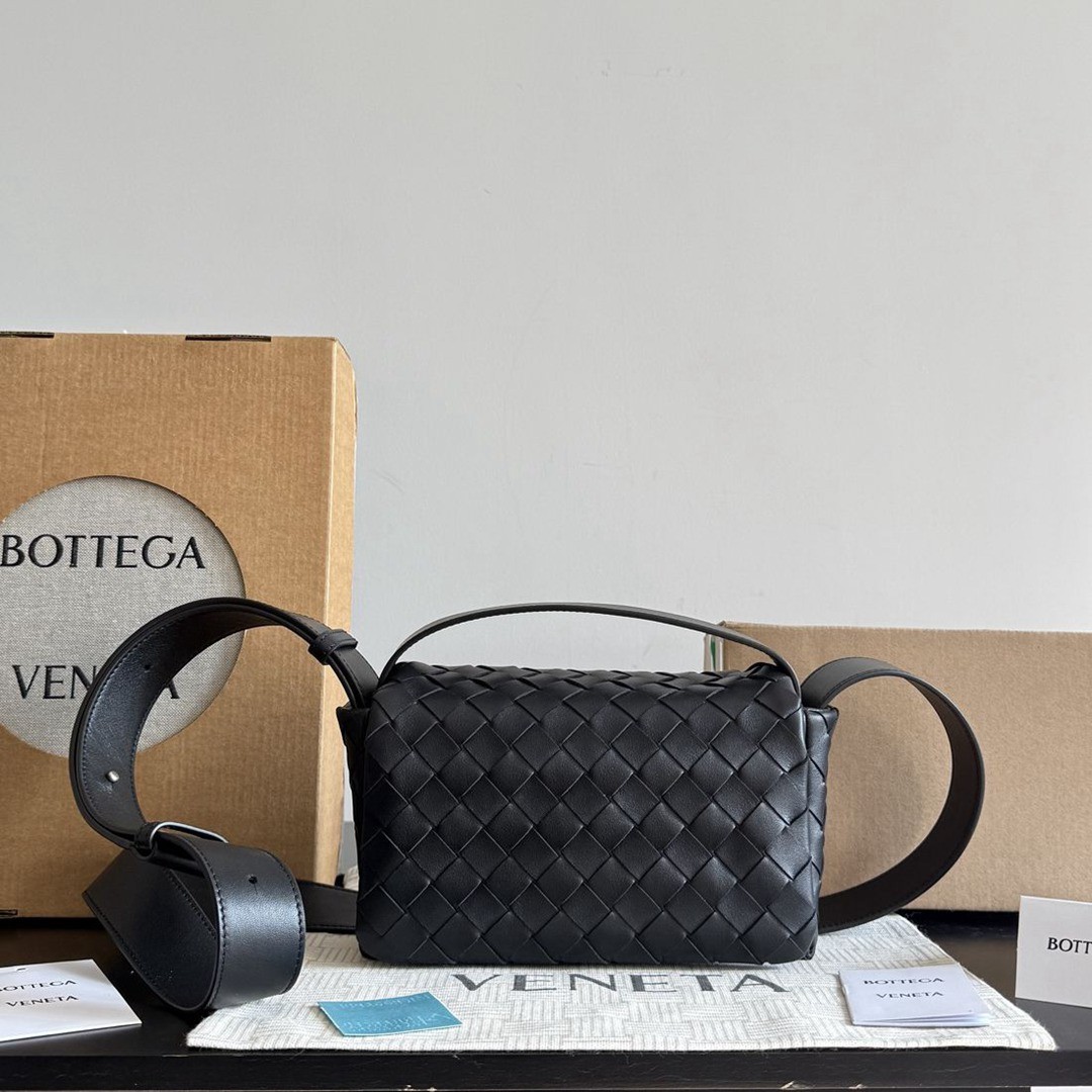 26早春新款857931 Intrecciato Mini Bag黑色