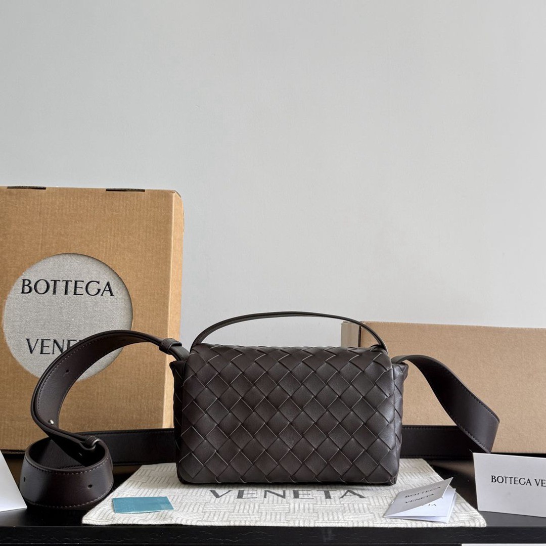 26早春新款857931 Intrecciato Mini Bag黑棕色