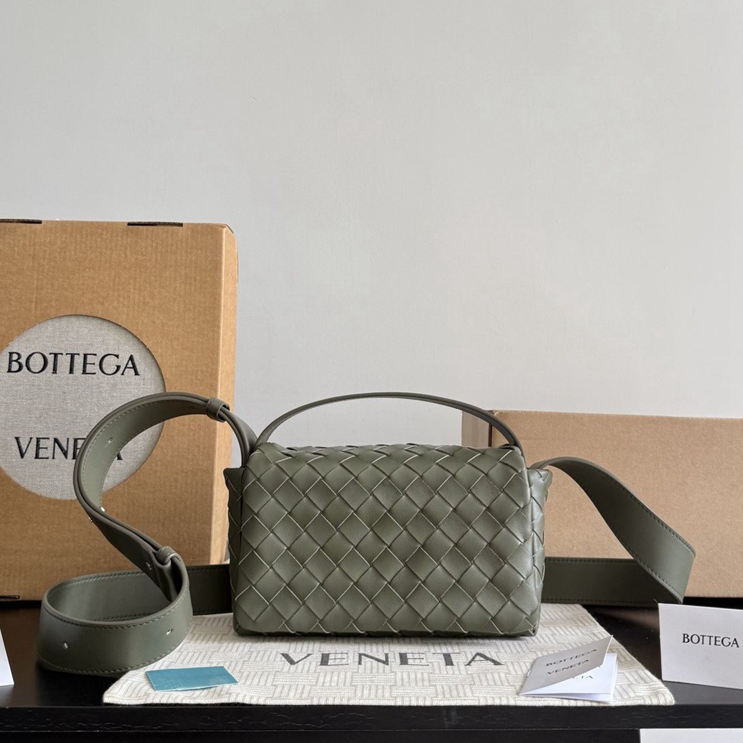26早春新款857931 Intrecciato Mini Bag鱷魚色
